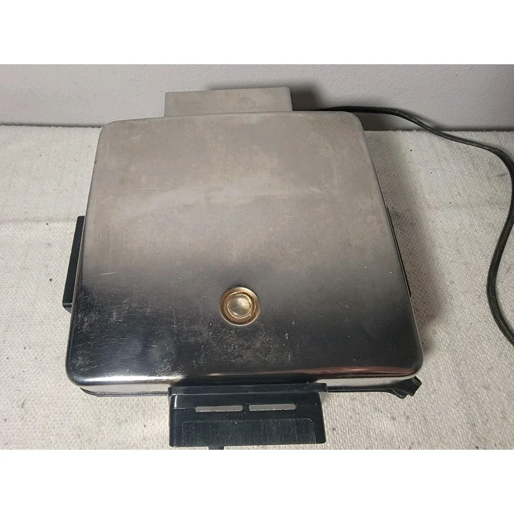 Vintage Toastmaster Square Waffle Iron Baker Flat Griddle Reversible Plates